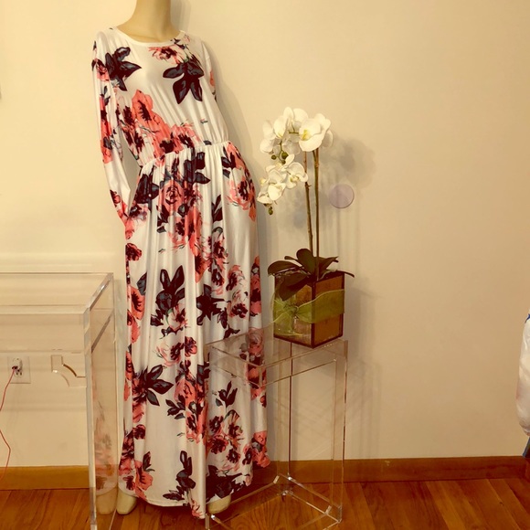 Dresses & Skirts - Gorgeous floor length floral dress with pockets